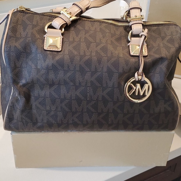 Michael Kors bag - Picture 1 of 4